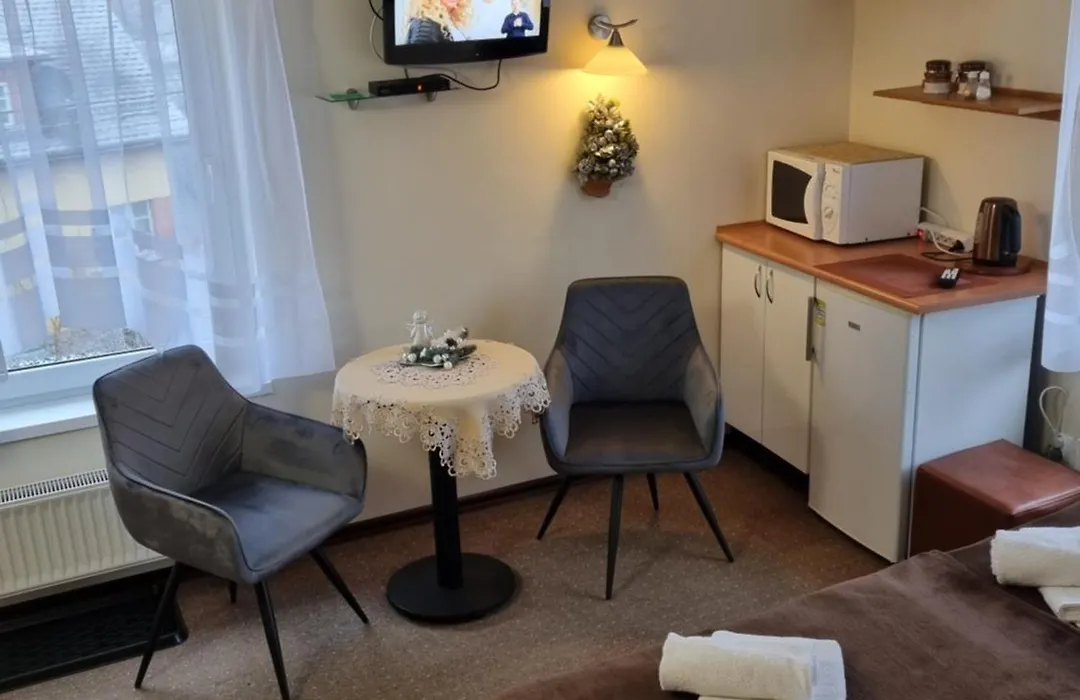 ,,GOSIA POKOJE GOSCINNE z mini aneksem i łazienką - Blisko PKP-1