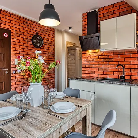 ROYAL APARTS Villa Vika Apartamenty Górskie z ogrodem-2