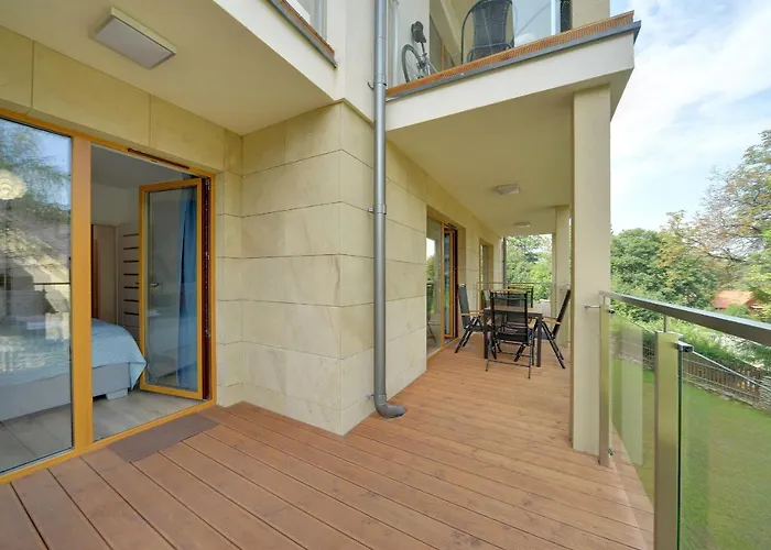Subtelne i Stylowe Apartamenty Sun Seasons 24 w Karpaczu z Umeblowanym Balkonem by Noclegi Renters