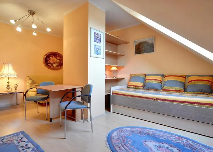 Żółty Apartament Sun Seasons 24 w Karpaczu z Balkonem by Noclegi Renters